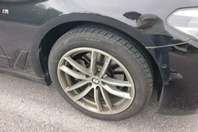 Used BMW 5 Series 2019 Restyled 525Li M Sport Package Right Front Wheel Hub