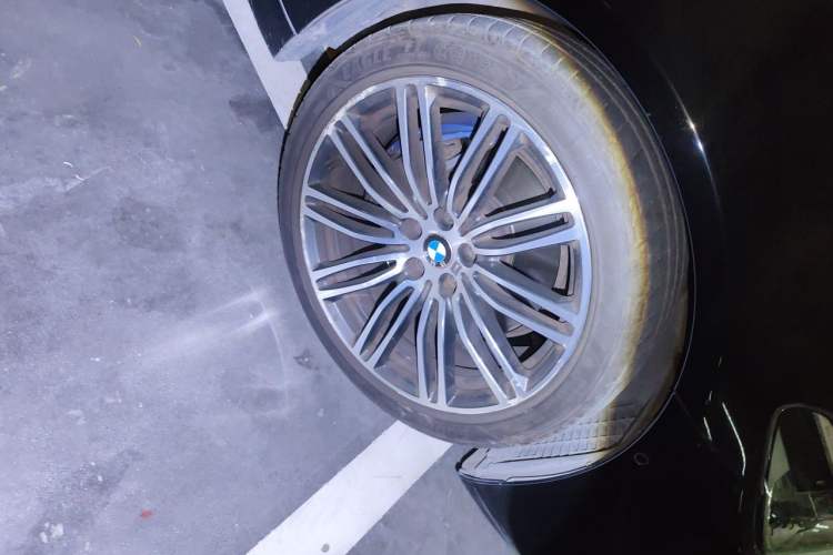 Used BMW 5 Series 2019 530i M Sport Package Right Front Wheel Hub