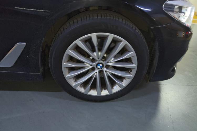 Used BMW 5 Series 2019 Facelifted 525Li Luxury Package Right Front Wheel Hub