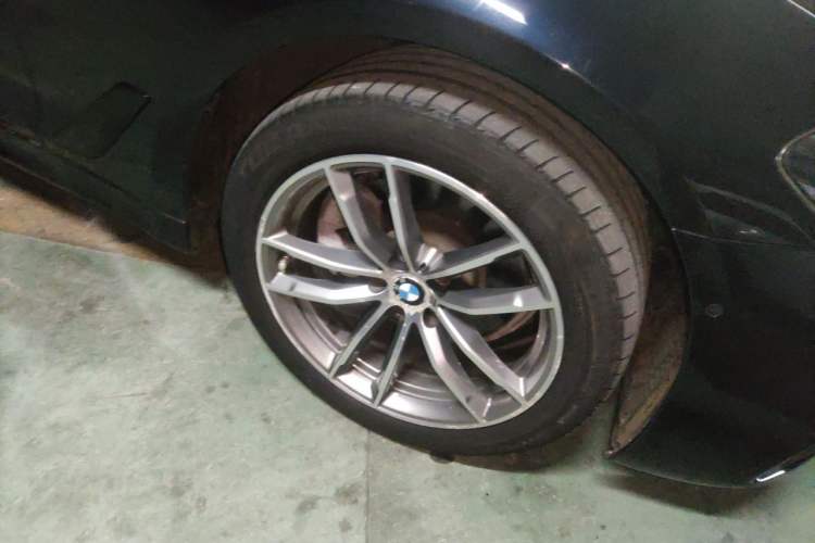Used BMW 5 Series 2019 525Li M Sport Package Right Front Wheel Hub