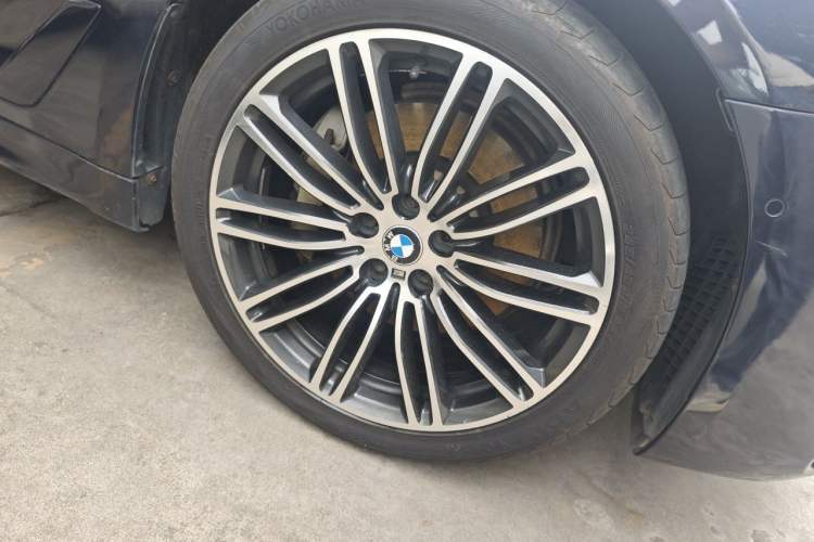 Used BMW 5 Series 2019 530Li xDrive M Sport Package Right Front Wheel Hub