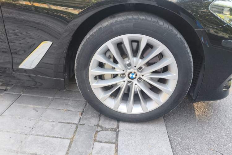 Used BMW 5 Series 2019 530Li Leading Model Luxury Package Right Front Wheel Hub