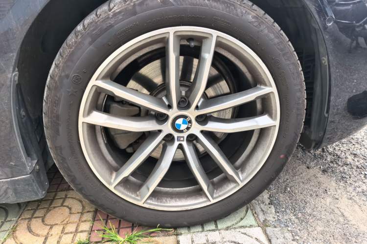 Used BMW 5 Series 2019 525Li M Sport Package Right Front Wheel Hub