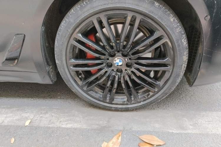 Used BMW 5 Series 2019 530Li Luxury Edition M Sport Package Right Front Wheel Hub