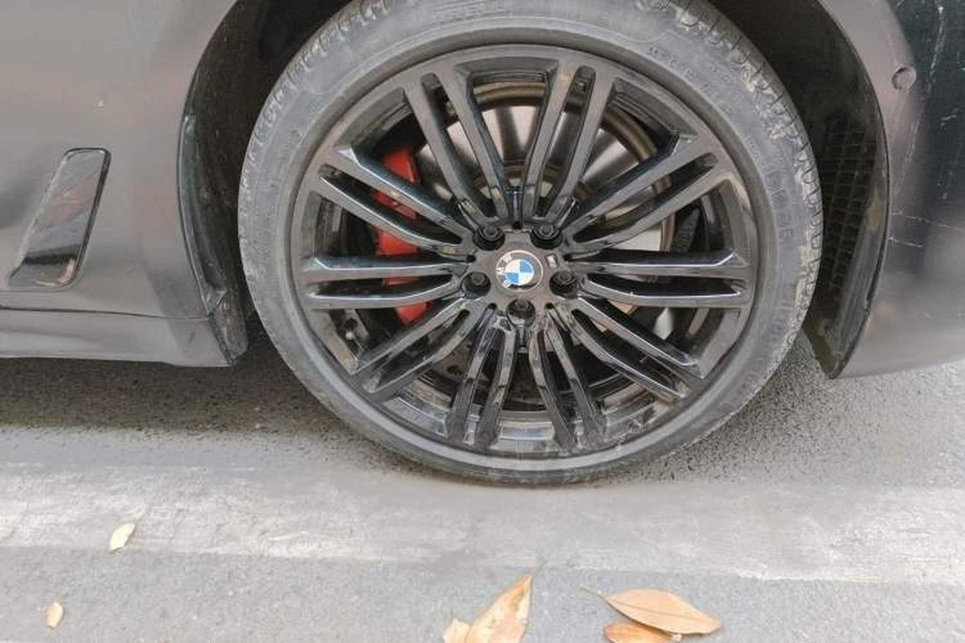 Used BMW 5 Series 2019 530Li Luxury Edition M Sport Package Right Front Wheel Hub