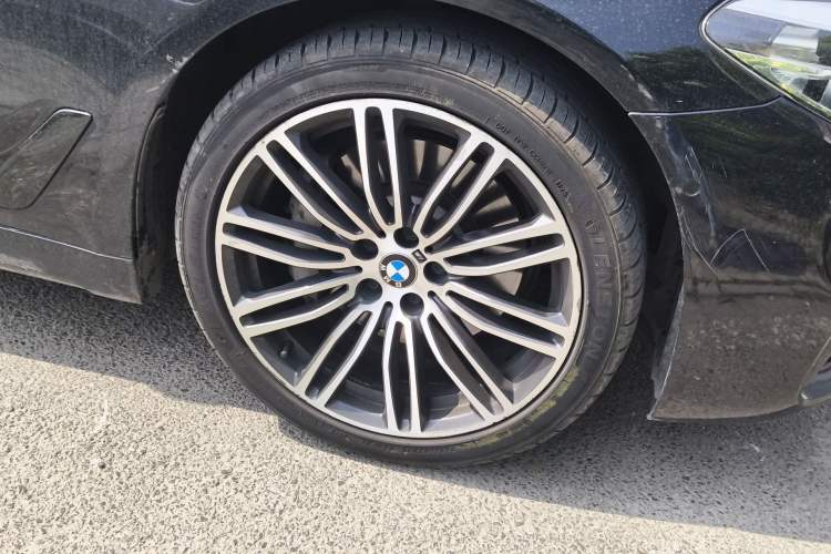 Used BMW 5 Series 2019 530Li Leading Model M Sport Package Right Front Wheel Hub