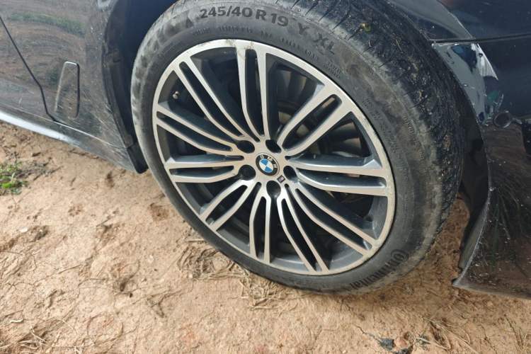 Used BMW 5 Series 2019 530Li Leading Model M Sport Package Right Front Wheel Hub