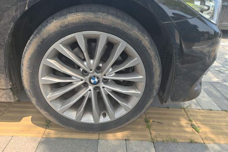 Used BMW 5 Series 2019 525Li Luxury Package Right Front Wheel Hub