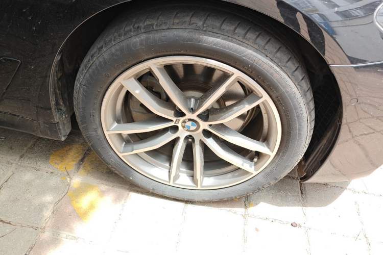 Used BMW 5 Series 2019 525Li M Sport Package Right Front Wheel Hub
