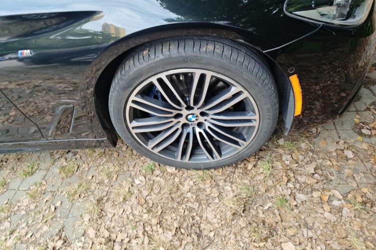 Used BMW 5 Series 2019 530i M Sport Package Right Front Wheel Hub