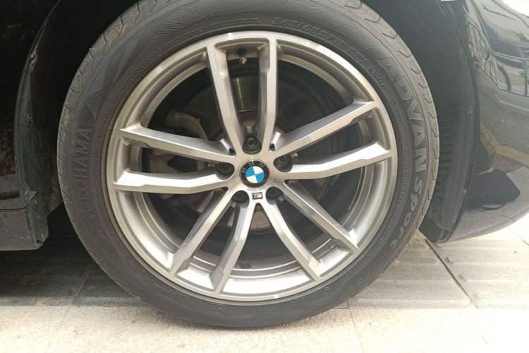 Used BMW 5 Series 2019 525Li M Sport Package Right Front Wheel Hub