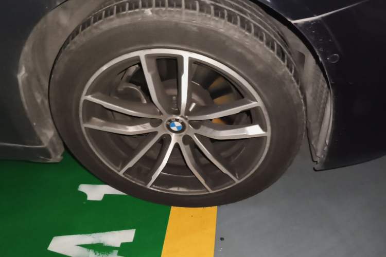 Used BMW 5 Series 2019 525Li M Sport Package Right Front Wheel Hub