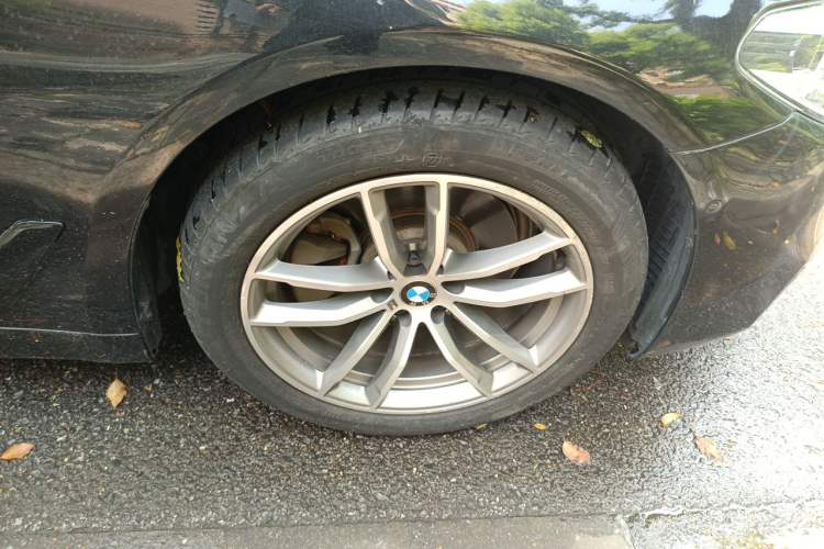 Used BMW 5 Series 2019 525Li M Sport Package Right Front Wheel Hub