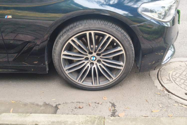 Used BMW 5 Series 2019 530Li Luxury Edition M Sport Package Right Front Wheel Hub
