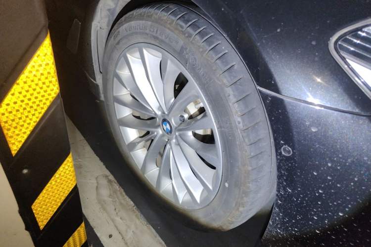Used BMW 5 Series 2019 Facelifted 530Li Luxury Edition Premium Package Right Front Wheel Hub