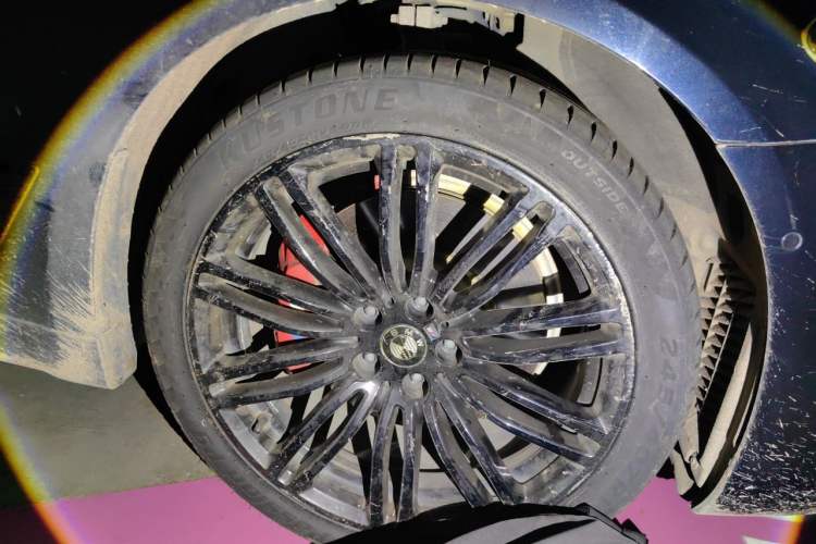 Used BMW 5 Series 2019 530Li Leading Model M Sport Package Right Front Wheel Hub