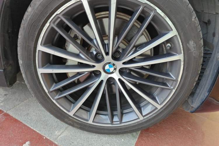 Used BMW 5 Series 2019 530Li Leading Model M Sport Package Right Front Wheel Hub
