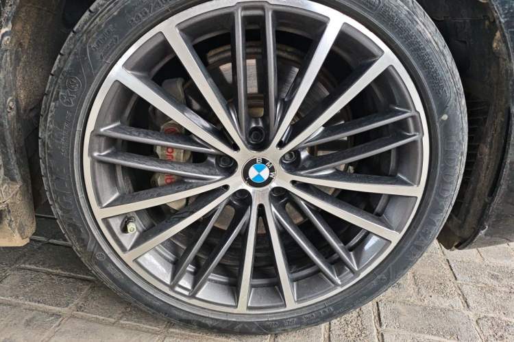 Used BMW 5 Series 2019 Facelifted 530Li xDrive M Sport Package Right Front Wheel Hub