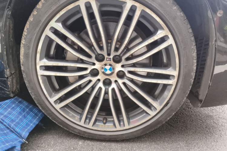 Used BMW 5 Series 2019 530Li xDrive M Sport Package Right Front Wheel Hub