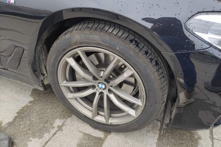 Used BMW 5 Series 2019 525i M Sport Package Right Front Wheel Hub