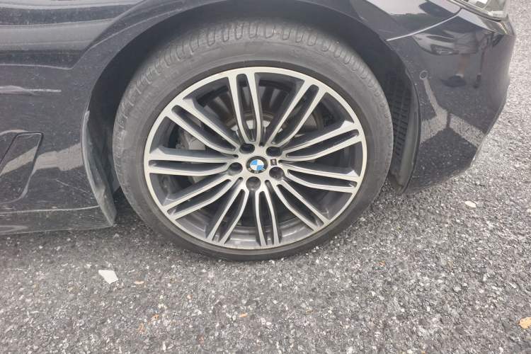 Used BMW 5 Series 2019 530Li xDrive M Sport Package Right Front Wheel Hub
