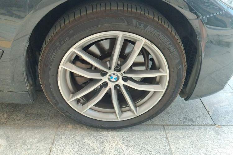 Used BMW 5 Series 2019 525Li M Sport Package Right Front Wheel Hub