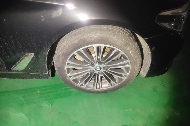 Used BMW 5 Series 2019 530Li Luxury Edition Premium Package Right Front Wheel Hub