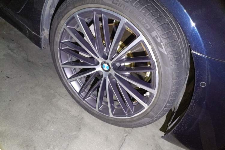Used BMW 5 Series 2019 Facelifted 530Li Leading Edition M Sport Package Right Front Wheel Hub