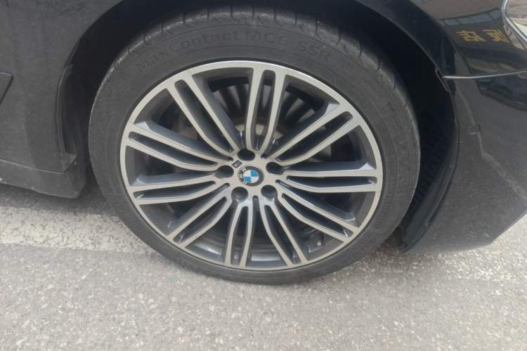 Used BMW 5 Series 2019 530Li Leading Model M Sport Package Right Front Wheel Hub
