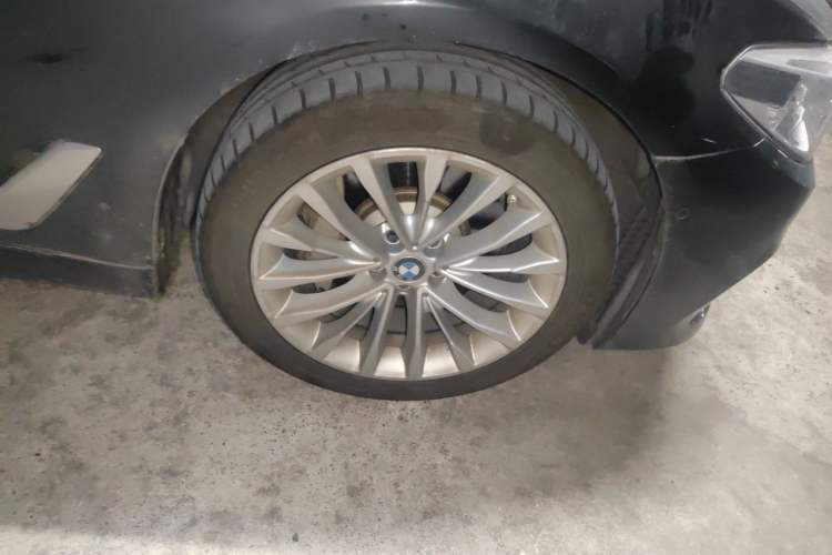 Used BMW 5 Series 2019 Facelifted 530Li Luxury Edition Premium Package Right Front Wheel Hub