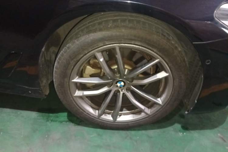 Used BMW 5 Series 2019 525i M Sport Package Right Front Wheel Hub