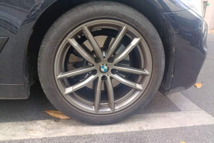 Used BMW 5 Series 2019 525i M Sport Package Right Front Wheel Hub