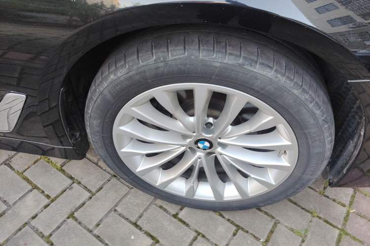 Used BMW 5 Series 2019 Facelifted 525Li Luxury Package Right Front Wheel Hub