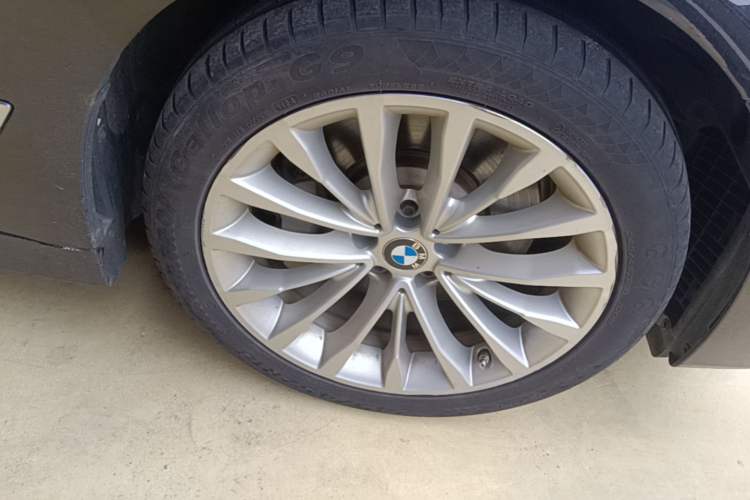 Used BMW 5 Series 2019 Facelifted 530Li Luxury Edition Premium Package Right Front Wheel Hub
