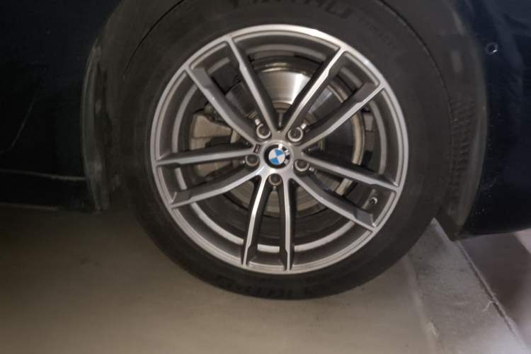Used BMW 5 Series 2019 Restyled 525Li M Sport Package Right Front Wheel Hub