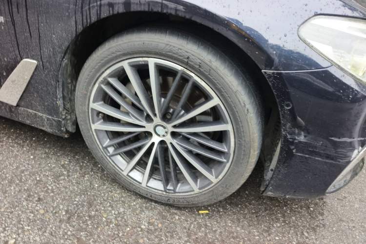 Used BMW 5 Series 2019 Facelifted 530Li Leading Edition M Sport Package Right Front Wheel Hub