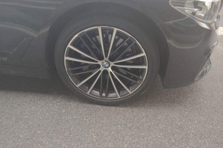 Used BMW 5 Series 2019 Facelifted 530Li Leading Edition M Sport Package Right Front Wheel Hub