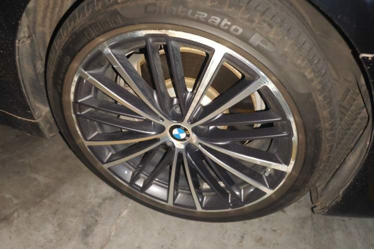 Used BMW 5 Series 2019 Facelifted 530Li Leading Edition M Sport Package Right Front Wheel Hub