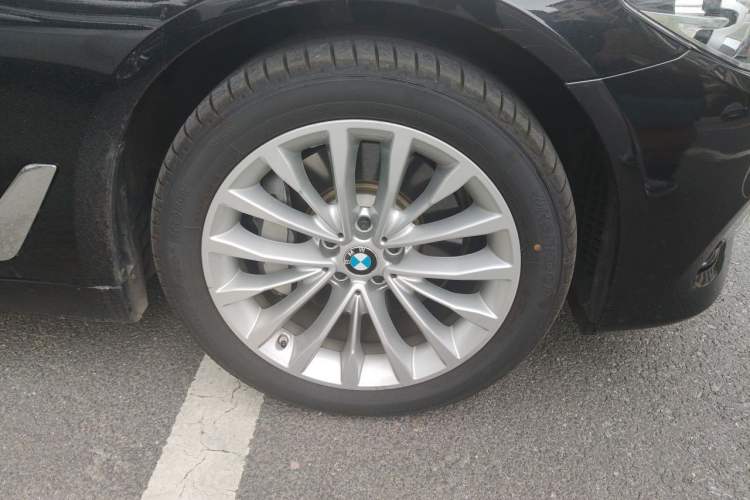 Used BMW 5 Series 2019 530Li xDrive Luxury Package Right Front Wheel Hub