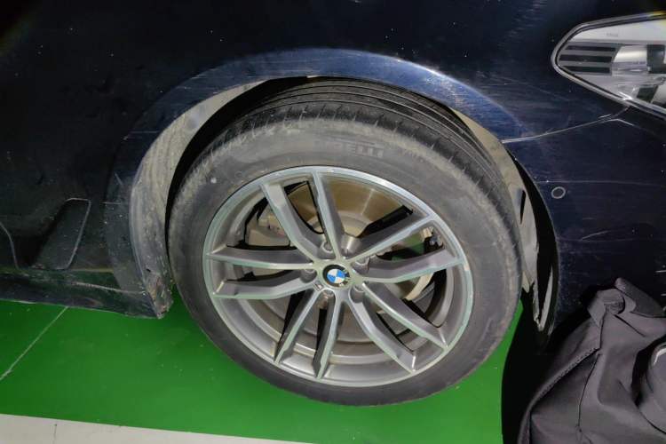 Used BMW 5 Series 2019 525Li M Sport Package Right Front Wheel Hub