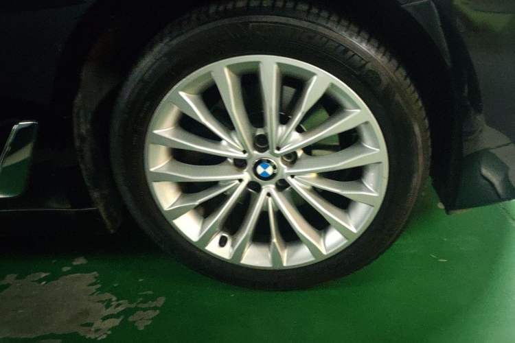 Used BMW 5 Series 2019 525Li Luxury Package Right Front Wheel Hub