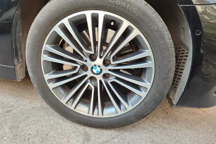 Used BMW 5 Series 2019 530Li Luxury Edition Premium Package Right Front Wheel Hub