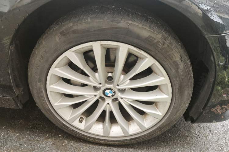 Used BMW 5 Series 2019 Facelifted 530Li Luxury Edition Premium Package Right Front Wheel Hub