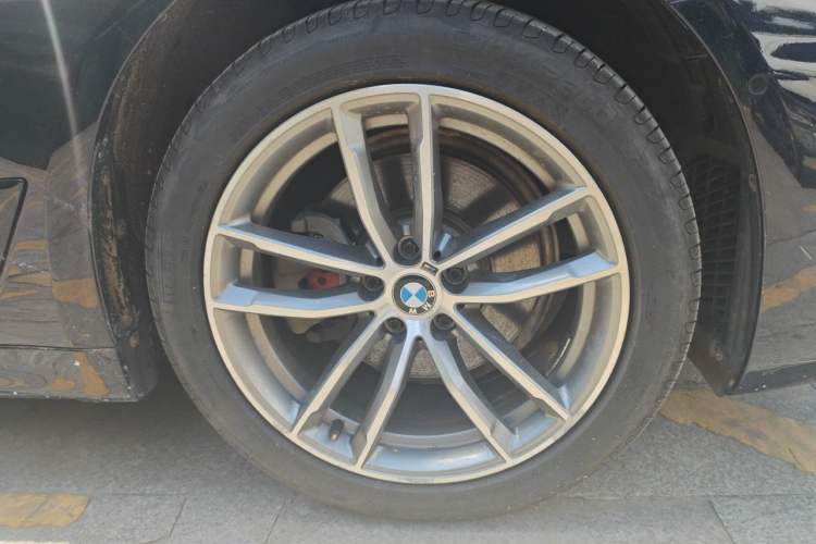 Used BMW 5 Series 2019 525Li M Sport Package Right Front Wheel Hub