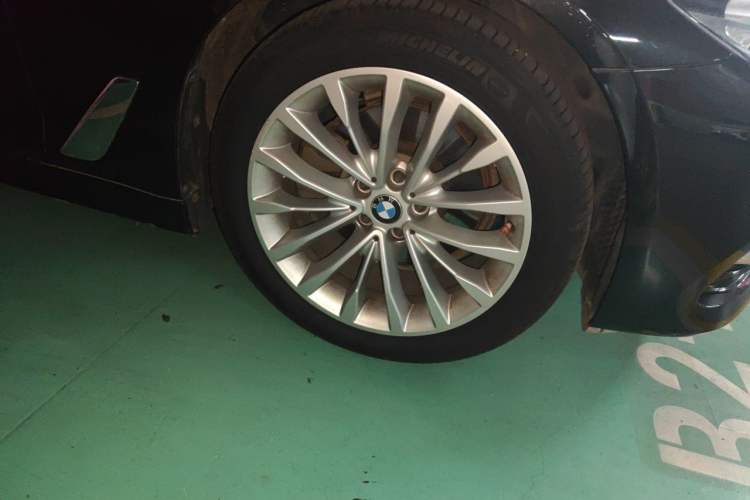 Used BMW 5 Series 2019 525Li Luxury Package Right Front Wheel Hub