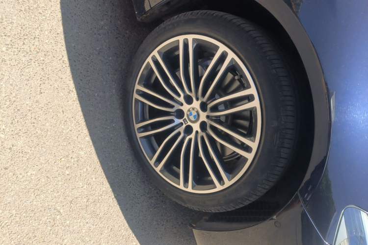 Used BMW 5 Series 2019 530Li Luxury Edition M Sport Package Right Front Wheel Hub