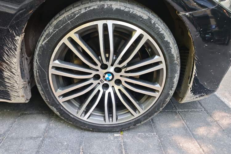 Used BMW 5 Series 2019 530Li Leading Model M Sport Package Right Front Wheel Hub