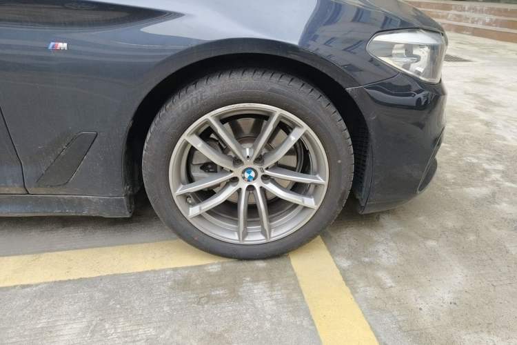 Used BMW 5 Series 2019 Restyled 525Li M Sport Package Right Front Wheel Hub