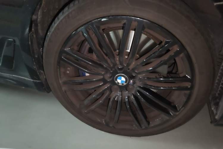 Used BMW 5 Series 2019 540i M Sport Package Right Front Wheel Hub