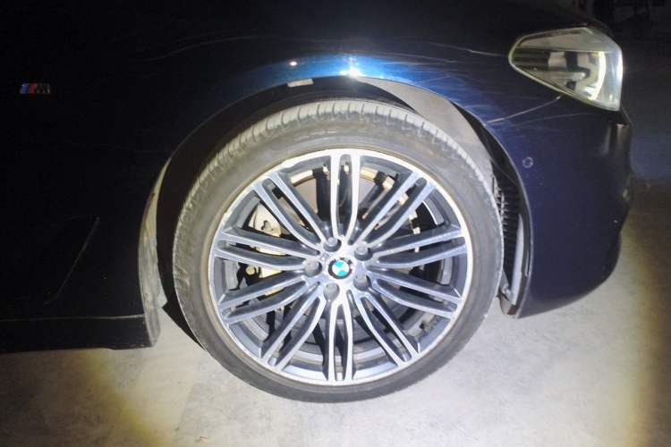 Used BMW 5 Series 2019 530Li Leading Model M Sport Package Right Front Wheel Hub